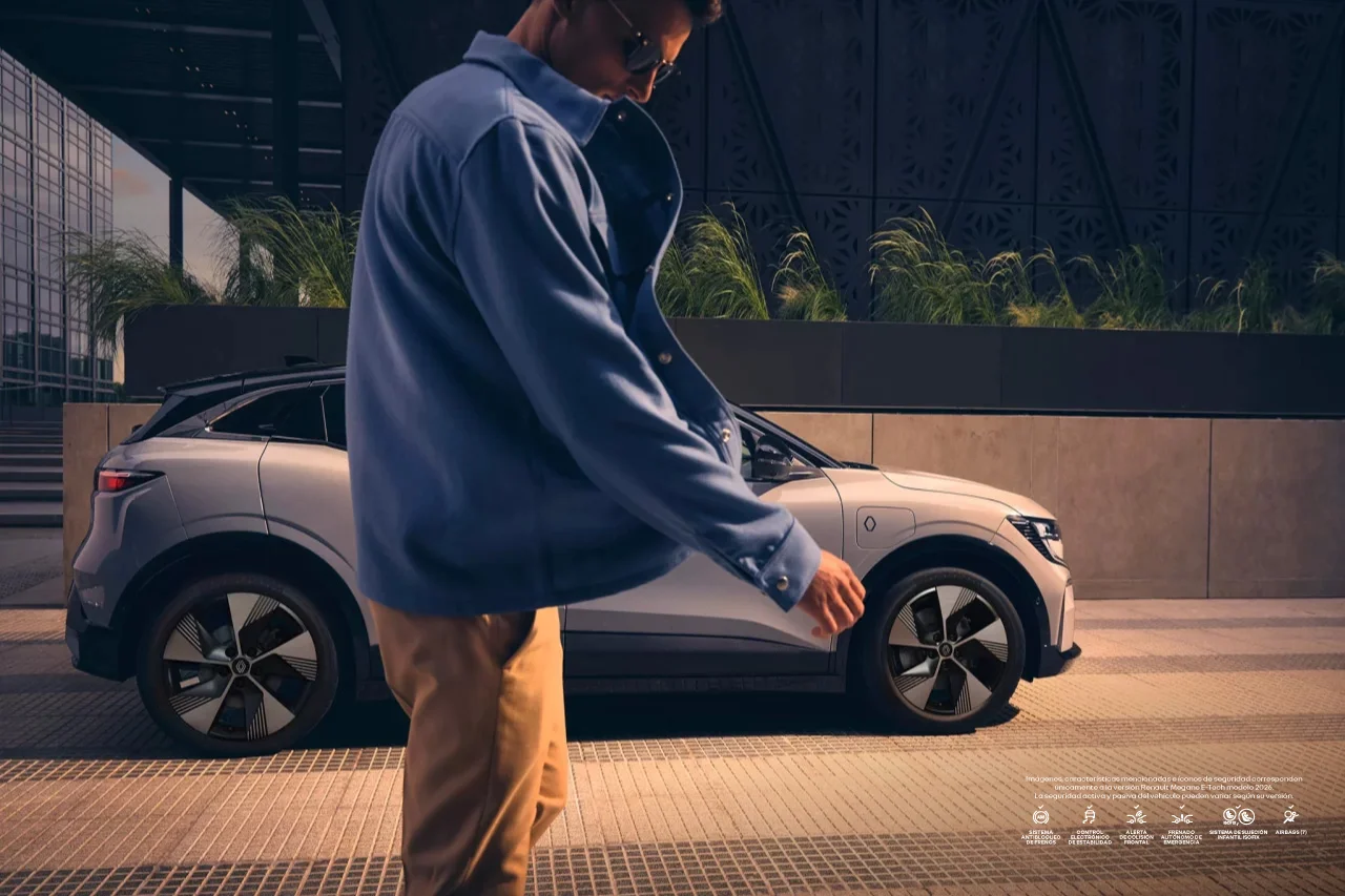 renault-magane-etech-galeria-2